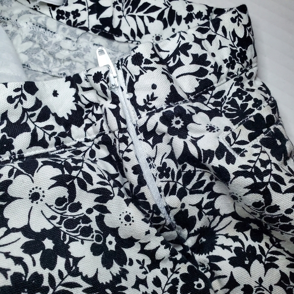 Janie and Jack Black and Ehite Shorts Size 6 - Picture 3 of 5